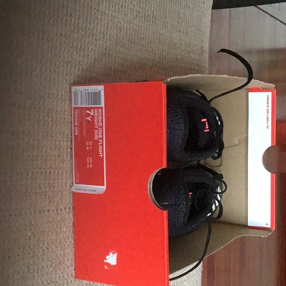 Nike - Picture 4 of 4